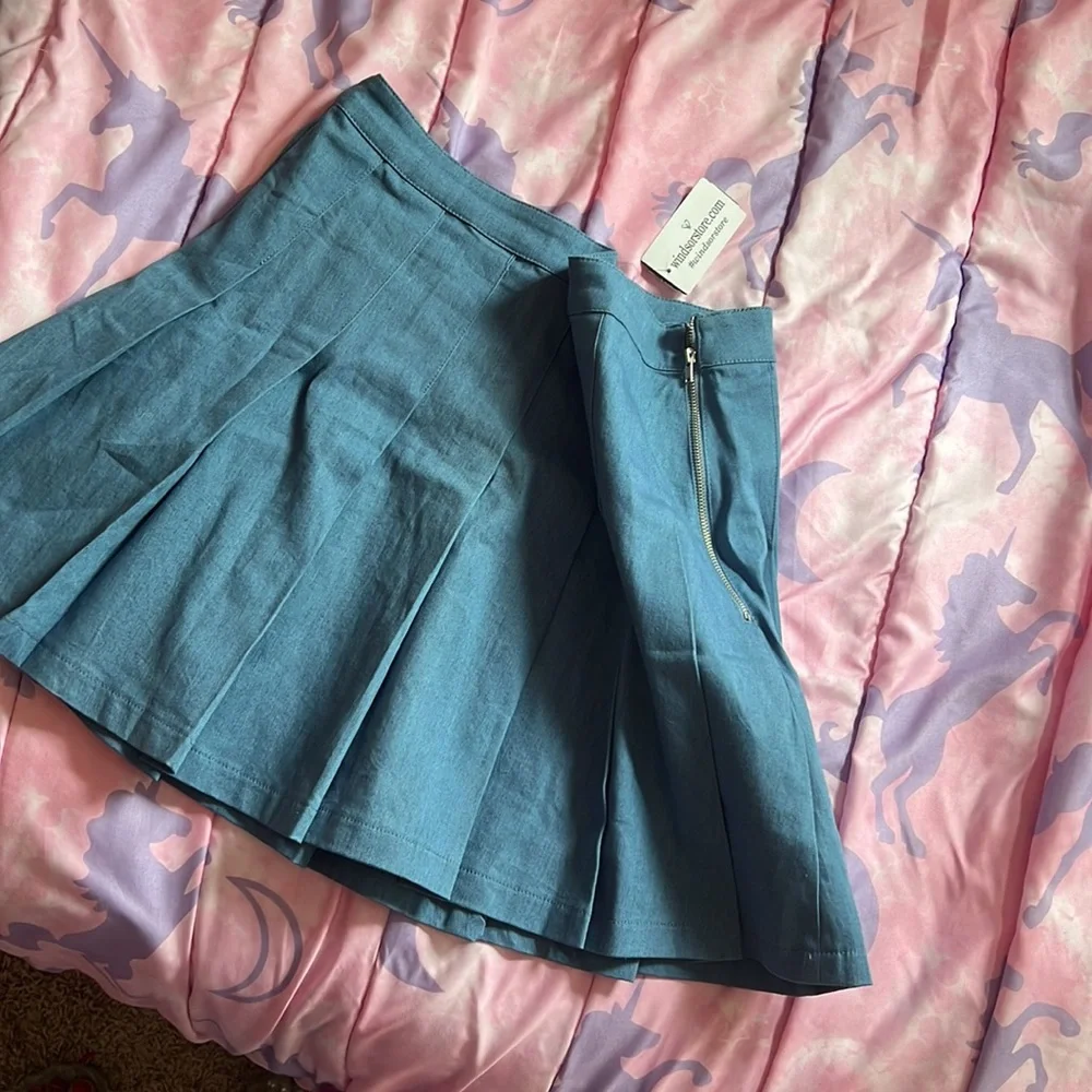 Pleated - Picture 3 of 3